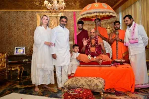 जगद्गुरु शंकराचार्य स्वामी सदानंद सरस्वती महाराज का डॉ. अभिषेक वर्मा के निवास पर आगमन