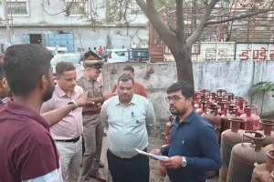 सूरत : एलपीजी गैस की पर्याप्त सप्लाई, प्रशासन ने अफवाहों से दूर रहने की अपील की