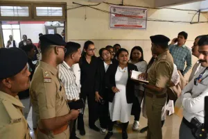 सूरत : फैमिली कोर्ट में सनसनीखेज वारदात, गुजारा भत्ता विवाद में पति ने पत्नी पर एसिड फेंका