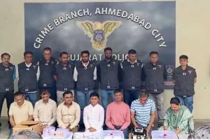 सूरत : नकली नोटों के पीछे 'AI' का शातिर खेल,  पकड़ी गई हाई-टेक फैक्ट्री, ₹2.38 करोड़ की जाली करेंसी ज़ब्त