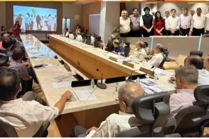 सूरत : अग्रवाल प्रगति ट्रस्ट की बोर्ड मीटिंग में IITian विप्र गोयल का सेमिनार आयोजित