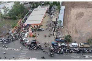 सूरत में पेट्रोल की कमी की अफवाह से हड़कंप, पंपों पर लंबी कतारें