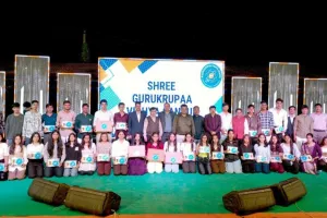 सपनों को उड़ान: श्री गुरुकृपा विद्या संकुल में कक्षा 10 और 12 (बैच A1 और A2) 2025-2026 का भव्य विदाई समारोह आयोजित