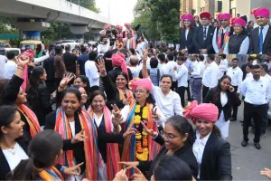 सूरत : बार काउंसिल ऑफ गुजरात के चुनाव में सूरत के वकीलों की जीत, भव्य विजय रैली निकाली