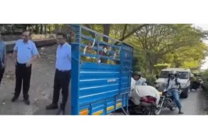 सूरत : बीआरटीएस कॉरिडोर में घुसी प्राइवेट गाड़ियों पर सख्ती, कमिश्नर एम. नागराजन ने मौके पर रोका ट्रैफिक