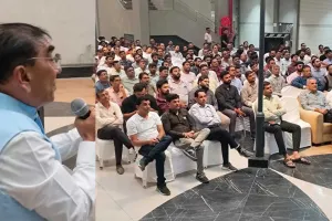 सूरत : शहर जिले के वीविंग सेक्टर का बड़ा फैसला, अब केवल एक शिफ्ट में चलेंगी मशीनें, 50% प्रोडक्शन की कटौती