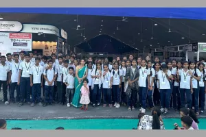 सूरत : श्री कृष्णाराज विद्यालय के विद्यार्थियों ने राष्ट्रीय पुस्तक मेला और फ्लावर शो का किया शैक्षणिक भ्रमण