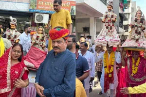 सूरत : परवत पाटिया क्षेत्र में 24वें गणगौर उत्सव की भव्य शोभायात्रा निकली
