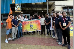 सूरत : मारवाड़ी युवा मंच का गौ सेवा कार्यक्रम, गुड़ अर्पित कर सदस्यों ने निभाई सेवा की परंपरा