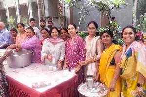 सूरत : अलथाण में अटलांटा स्काई डेक निवासियों ने रामनवमी पर किया भव्य भंडारे का आयोजन