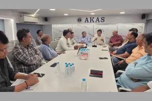 सूरत : मिडिल ईस्ट संकट से सूरत कपड़ा बाजार में हलचल, व्यापारियों में बढ़ी चिंता