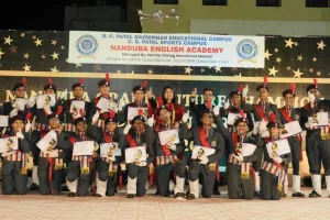 सूरत : अलथान स्थित नंदूबा इंग्लिश एकेडमी में भव्य ग्रेजुएशन सेरेमनी आयोजित