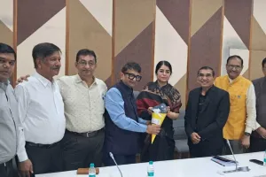 सूरत : अब केवल 7 दिनों में मिलेगा नया इंडस्ट्रियल गैस कनेक्शन, मजदूरों को आधार कार्ड पर मिलेंगे छोटे सिलेंडर