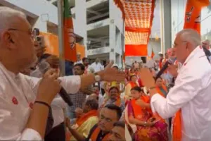 सूरत : ‘चाय पर संवाद’ में जगदीश विश्वकर्मा ने कार्यकर्ताओं को दिया चुनावी प्रशिक्षण