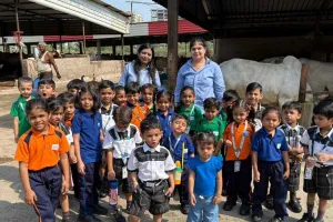 सूरत : व्हाइट लोटस इंटरनेशनल स्कूल शेपिंग माइंड्स, टचिंग हार्ट्स नन्हे एस्टेरियन्स ने सीखे दया और करुणा के बड़े सबक