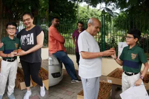 वडोदरा : 11 वर्षीय अंश शाह ने जन्मदिन पर बांटे 400 पौधे, दिया ग्रीन फ्यूचर का संदेश