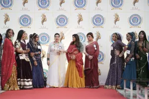 सूरत : नंदूबा इंग्लिश एकेडमी में किन्नर समुदाय के लिए ‘सम्मान अधिकार महोत्सव’ का भव्य आयोजन