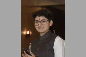 सूरत की विशाखा पारीक ने संसद के केंद्रीय कक्ष में किया गुजरात का प्रतिनिधित्व