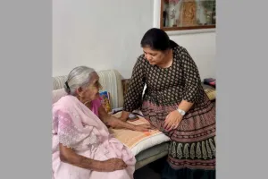 वडोदरा : 104 वर्ष की उम्र में भी मतदान को तत्पर ‘सविता बा’, लोकतंत्र की प्रेरणादायक मिसाल