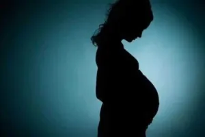 सूरत : कीम स्टेशन हादसा मामला, गुजरात हाई कोर्ट का ऐतिहासिक फैसला, अजन्मे बच्चे को भी माना ‘व्यक्ति’