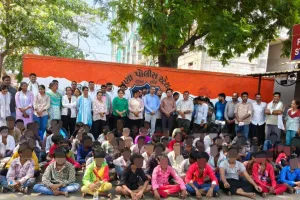 सूरत : राजस्थान पुलिस का मेगा ऑपरेशन, 84 आदिवासी बाल मजदूरों को फैक्ट्रियों से छुड़ाया