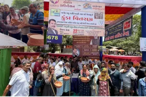 सूरत : संप्रति फाउंडेशन और अबोलजीव चैरिटेबल ट्रस्ट का “कुंडा वितरण कार्यक्रम” संपन्न
