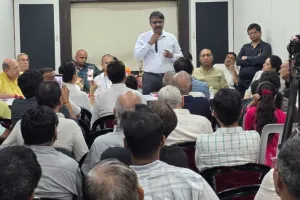 सूरत : एसएमए की बैठक में व्यापारियों को सतर्क रहने की सलाह, नए व्यापारियों को उधार नहीं देने का लिया गया निर्णय
