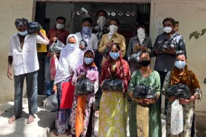 राजकोट : रायचुरा परिवार ने बेटे के जन्मदिन को बनाया सेवा का पर्व, टीबी मरीजों को वितरित की पोषण किट