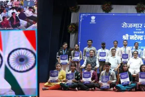 वडोदरा : प्रधानमंत्री रोजगार मेला के अंतर्गत वडोदरा में रोजगार मेला का आयोजन, 80 नवनियुक्त युवाओं को सौंपे गए नियुक्ति पत्र
