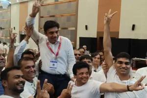 सूरत : चैंबर ऑफ कॉमर्स के उपाध्यक्ष पद पर रवि राज देसाई की शानदार जीत