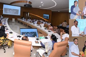 सूरत : प्री-मानसून समीक्षा बैठक में अधिकारियों पर बरसे जनप्रतिनिधि, अधूरे कार्यों पर जताई नाराज़गी