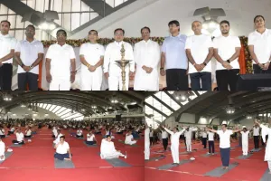 सूरत : 12वें अंतरराष्ट्रीय योग दिवस पर सामूहिक योगाभ्यास, केंद्रीय मंत्री सी. आर. पाटिल ने दिया स्वस्थ जीवन का संदेश