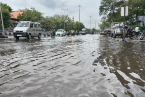 सूरत : बारिश की तैयारियों की समीक्षा के लिए मनपा की अहम बैठक, 48 घंटे में खुदाई स्थलों की रिपोर्ट तलब