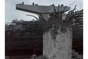 सूरत : निर्माणाधीन एलिवेटेड ब्रिज के गर्डर विवाद पर नया खुलासा, रेलवे ने माना 17 मई को हुई थी तकनीकी घटना