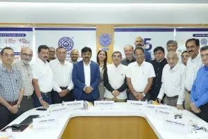 सूरत एयरपोर्ट को विश्वस्तरीय हब बनाने के लिए चैंबर का बड़ा प्रस्ताव, 26 राज्यों के मिनी-इंडिया के लिए सीधी उड़ानों की मांग