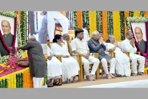 वडोदरा : मुख्यमंत्री भूपेंद्र पटेल ने दिवंगत विधायक योगेशभाई पटेल को दी श्रद्धांजलि, प्रार्थना सभा में हुए शामिल