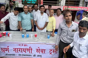 सूरत : पर्वत पाटिया में 10 हजार गिलास छाछ का वितरण, गौ सम्मान अभियान के तहत कराया गया हस्ताक्षर अभियान