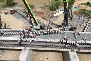 वडोदरा मंडल की उपलब्धि मुंबई-दिल्ली मेन लाइन पर सीमित ट्रैफिक ब्लॉक में ब्रिज स्ट्रेंथनिंग कार्य सफलतापूर्वक किया पूरा