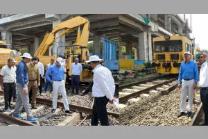 वडोदरा : मंडल रेल प्रबंधक राजू भडके ने वडोदरा यार्ड रीमॉडलिंग का किया निरीक्षण