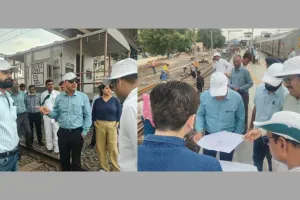 वडोदरा :  मंडल रेल प्रबंधक राजू भडके द्वारा यार्ड रीमॉडलिंग कार्य में संरक्षा को प्राथमिकता देने के निर्देश