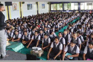 सूरत : के.वी. मांगुकिया विद्यालय में AI पर विशेष सेमिनार, 500 से अधिक विद्यार्थियों ने सीखी नई तकनीक की जानकारी