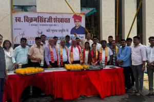 सूरत :  ‘विक्रम सिंह अमर रहें’ के जयघोष के बीच शीतल पेयजल सेवा, 20 हजार से अधिक लोगों ने उठाया लाभ
