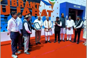वडोदरा : वाइब्रेंट गुजरात ग्लोबल समिट के दौरान iNDEXTb को गिनीज वर्ल्ड रिकॉर्ड सर्टिफिकेट मिला