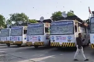 गांधीनगर : गुजरात में स्कूल प्रवेश महोत्सव की शुरुआत, स्कूल ऑन व्हील्स बसों का लोकार्पण
