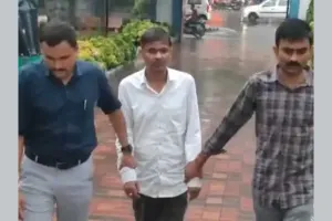 सूरत में फर्जी डॉक्टर गिरफ्तार, नकली BAMS बोर्ड लगाकर चला रहा था क्लिनिक
