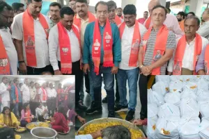 सूरत : शहर में जलभराव प्रभावित क्षेत्रों में भाजपा ने शुरू किया राहत अभियान, हजारों फूड पैकेट वितरित