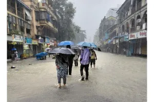 मुंबई में पिछले 24 घंटे में भारी बारिश, मुलुंड, सांताक्रूज और पवई सबसे ज्यादा प्रभावित
