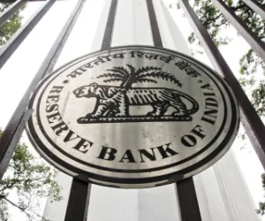 आरबीआई ने रेपो दर 0.25 प्रतिशत घटाई, कर्ज होंगे सस्ते