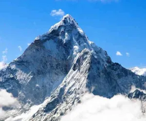 वर्ष 2025 : जब ‘जेन जेड’ के प्रदर्शनों के चलते नेपाल की सरकार को सत्ता से हटना पड़ा