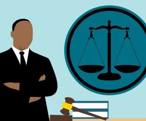 सूरत : गर्मी में वकीलों को ड्रेस कोड में राहत, काले कोट से मिली छूट